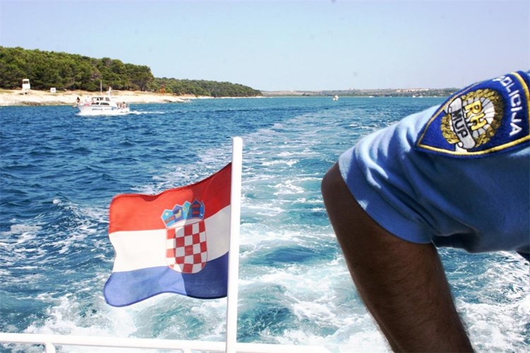 Nijemac krivotvorio oznake na brodici ULOVILA GA POMORSKA POLICIJA